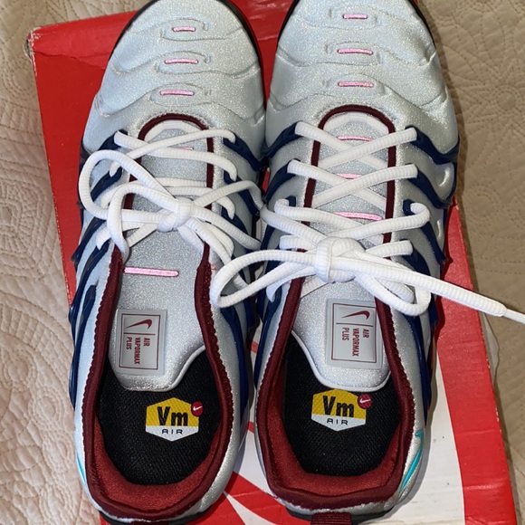 Never been worn box little crinkle due to them just sitting in the closet. - Picture 3 of 4